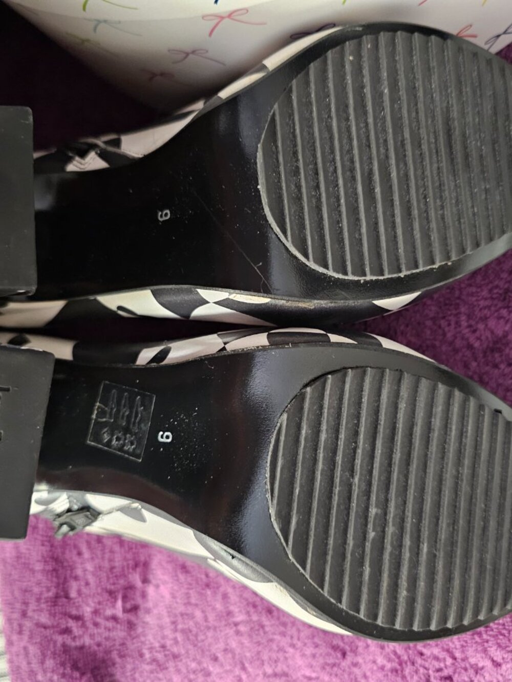 Fluevog Black and White Heart Patterned Women's Shoes size 9 - Picture 5 of 7